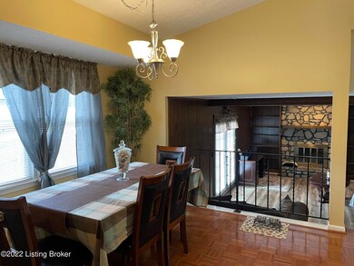 6916 Roseborough Ct, Louisville, KY 40228 - photo 4