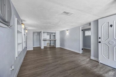 113 Lucard St, Taft, CA 93268 - photo 5