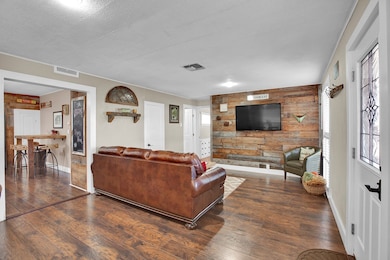 413 W San Antonio St, Fredericksburg, TX 78624 - photo 5