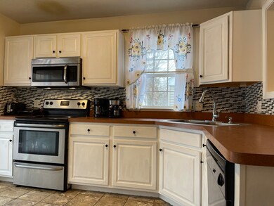 36 W Bay Path Terrace, Springfield, MA 01109 - photo 3