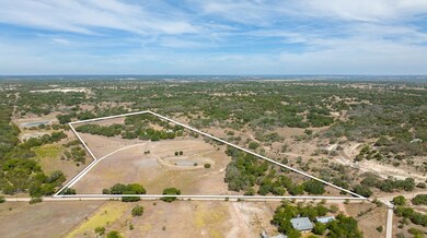 5028 Center Point Rd, Fredericksburg, TX 78624 - photo 4