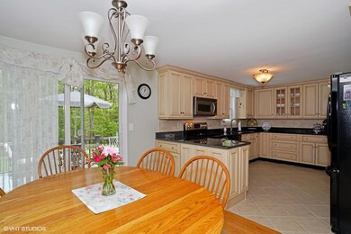 06_10LedaRoseLane_92001_KitchenDining_ML