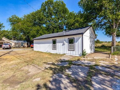 1602 N Brazos Ave, Cleburne, TX 76031 - photo 3