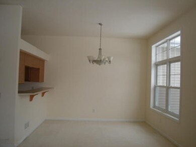 1377VillageCir 007