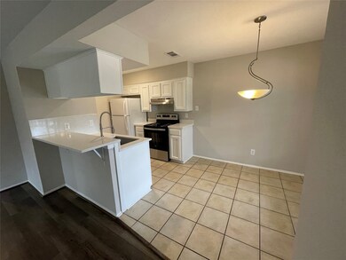 318 S Poplar St unit 3, Tomball, TX 77375 - photo 3