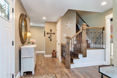 28W791 Douglas Rd, Naperville, IL 60564 - photo 5