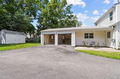 Massive garage & outdoor patio