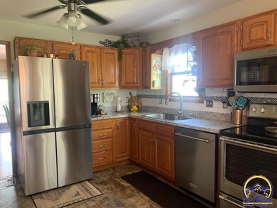 3940 SW Crawford Rd, Topeka, KS 66610 - photo 7