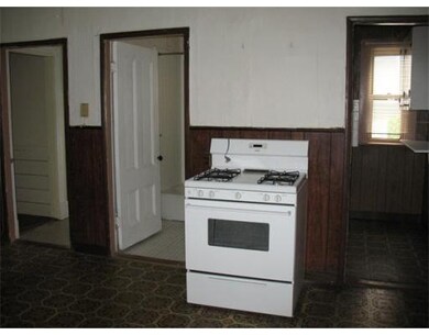 423 Chelmsford St, Lowell, MA 01851 - photo 2