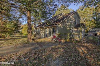 816 Mill River Rd, Jacksonville, NC 28540 - photo 2