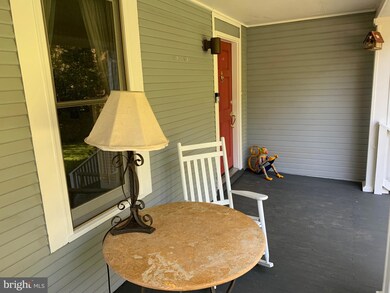 1511 Forest Ln, McLean, VA 22101 - photo 4