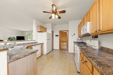 1860 Chase Ln unit 123, Aurora, IL 60502 - photo 6
