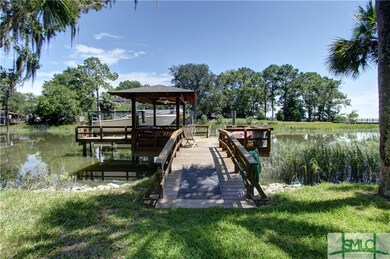 Dock w/ electric remote-controlled boat hoist (up 