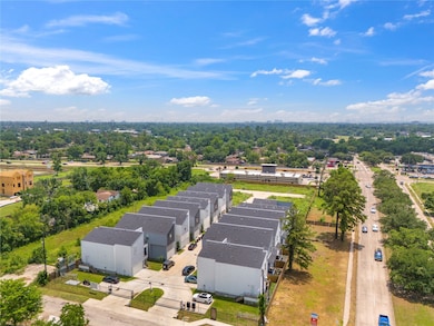 5614 Savyon Dr, Houston, TX 77091 - photo 2