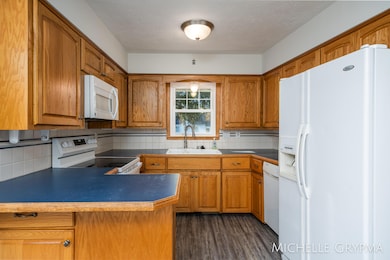 200 Sunset Hills Ave SW, Walker, MI 49534 - photo 5