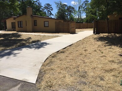 1606 Hazelhurst Dr, Jacksonville, FL 32216 - photo 4