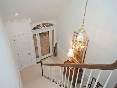 Entry/Foyer.