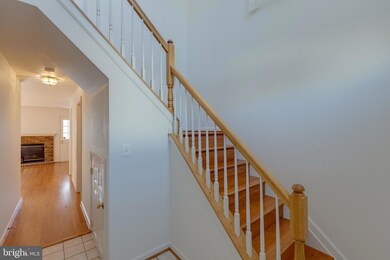 2474 Laura Mark Ln, Herndon, VA 20171 - photo 6