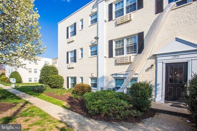 2305 Farrington Ave unit 202, Alexandria, VA 22303 - photo 2