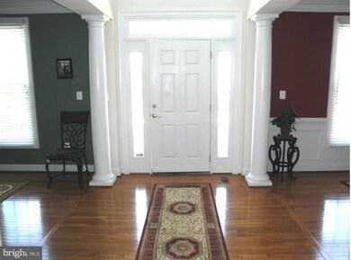 16327 Admeasure Cir, Woodbridge, VA 22191 - photo 2