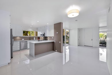 2521 N Whitewater Club Dr unit A, Palm Springs, CA 92262 - photo 3