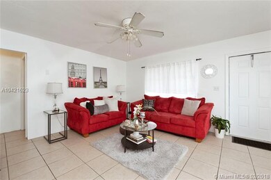 Living room unit #1