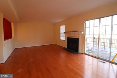 6834 Amber Hill Ct, District Heights, MD 20747 - photo 3