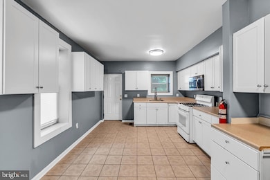 240 Spring St, Trenton, NJ 08618 - photo 5