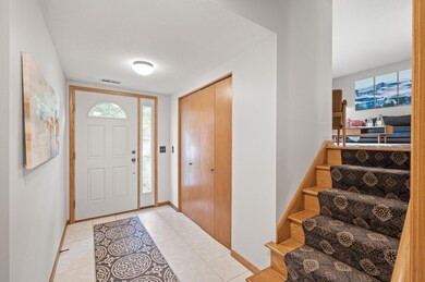 Foyer w/ spacious closet