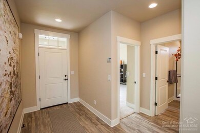 60476 Hedgewood Ln, Bend, OR 97702 - photo 2