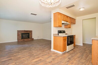 955 Crest Dr, Central Point, OR 97502 - photo 4