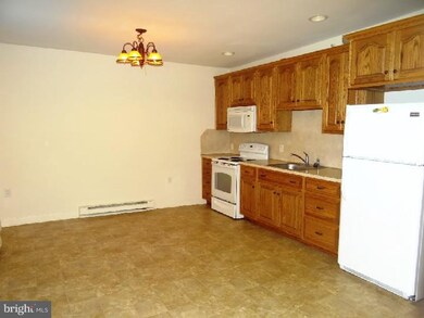 860 Maple St unit 10, Honey Brook, PA 19344 - photo 3