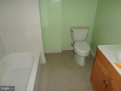 923 Newington Ct, Capitol Heights, MD 20743 - photo 3