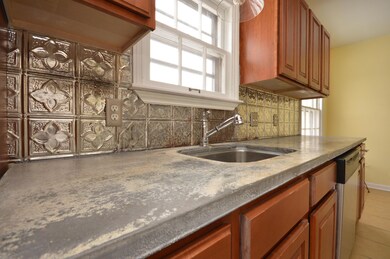 581 E Jeffrey Place, Columbus, OH 43214 - photo 5