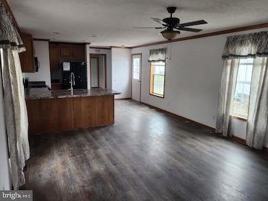 1047 Aldrich Dr, Morrisville, PA 19067 - photo 5