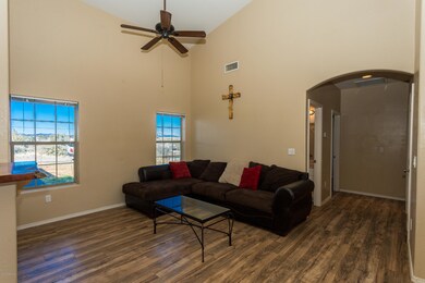 004_Living Room