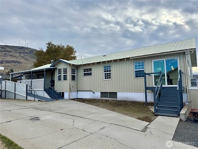 705 Spruce St, Coulee Dam, WA 99116 - photo 2