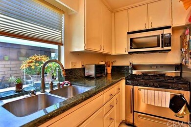 Stainless steel sink that compliments the stove an