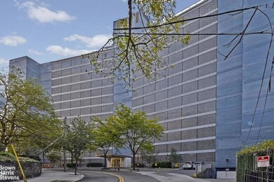 The Blue Building unit 11K, Bronx, NY 10463 - photo 6