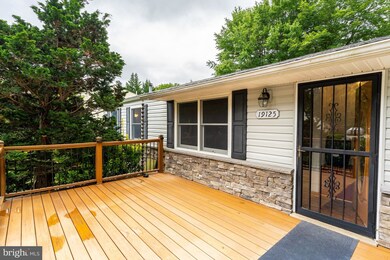 19125 Saint Johnsbury Ln, Germantown, MD 20876 - photo 3