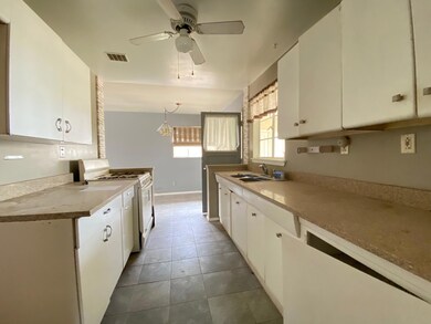 8120 Hickory Ln, El Paso, TX 79915 - photo 7