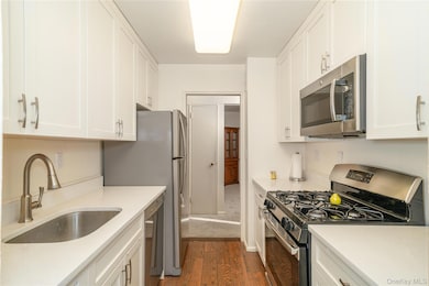 Tudor Woods unit 2D, Yonkers, NY 10703 - photo 4