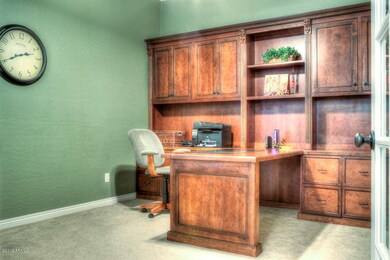 Office [Den]