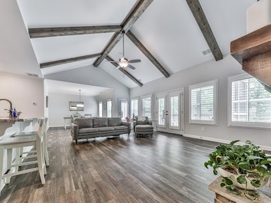 Living room with plenty of natural light, ceiling 