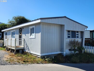 29450 Ellensburg Ave unit 402, Gold Beach, OR 97444 - photo 3