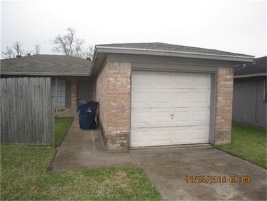 604 Verhalen Rd unit B, Alvin, TX 77511 - photo 2