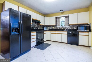 9615 Donnan Castle Ct, Laurel, MD 20723 - photo 6