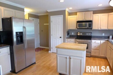 5511 N Deerfield Ct, Peoria, IL 61615 - photo 4