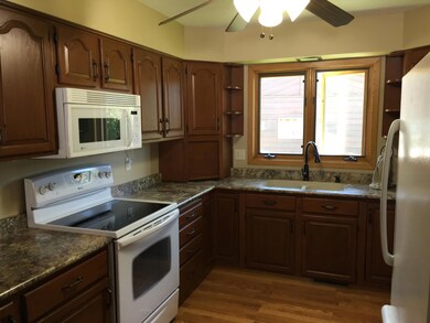 1206 Autumn Ct, Grand Forks, ND 58201 - photo 2