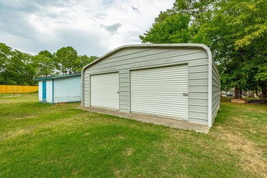Detached Garage has power